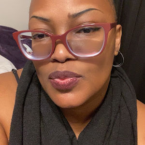 Meet your Posher, Daphne